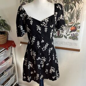 Abercrombie & Fitch Black and White Floral Mini Dress Medium